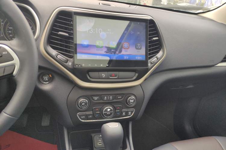 Used Jeep Cherokee 2016 2.4L Leading Edition Audio And AC Panel