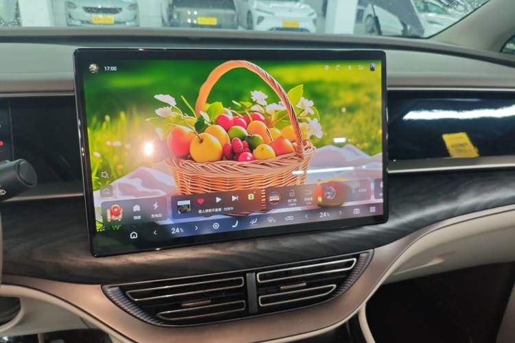 Used Denza D9 2022 DM-i 1040 Prestige Model