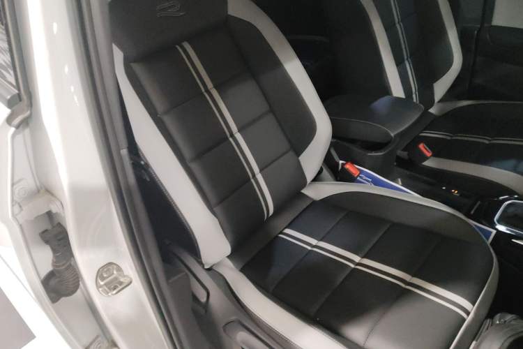 Used Volkswagen T-ROC 2025 300TSI DSG Two-Wheel Drive Chen Guang Edition
