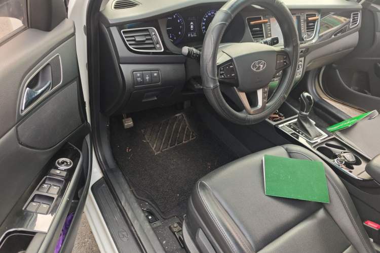 Used Hyundai Mistra 2014 1.8L Automatic Smart GLS Driver Seat