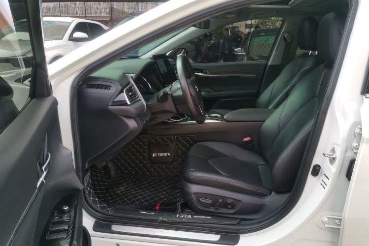 Used Toyota Camry 2021 2.0G Luxury Edition
