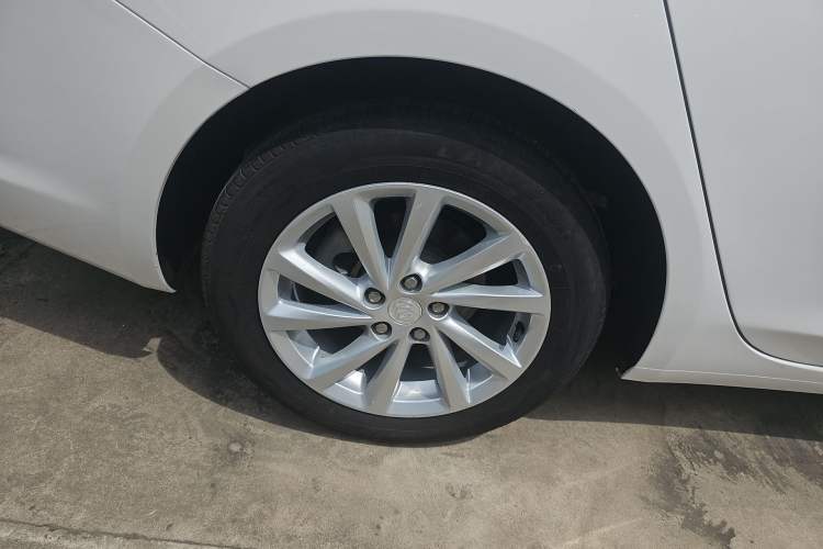 Used Buick Verano 2018 Sedan 15S Automatic Leading Model Right Rear Wheel Hub