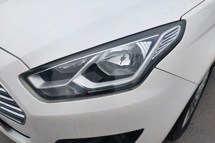 Used Ford Escort 2015 1.5L Manual Comfort Model
