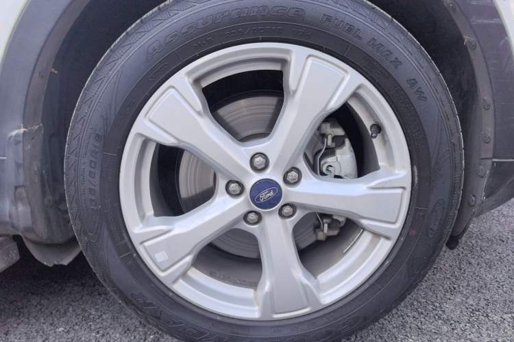 Used Ford Kuga 2017 EcoBoost 245 Four-Wheel Drive Platinum Edition Right Front Wheel Hub