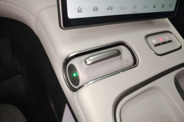 Used Nio ES6 2024 75 kWh Gear Lever