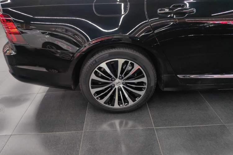 Used Volvo S90 New Energy 2024 Plug-in Hybrid Four-Wheel Drive Long-Range Zhiyi Luxury Edition
