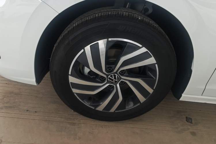 Used Volkswagen Bora 2026 200TSI DSG Yuexing Navigation Edition Left Front Wheel Hub