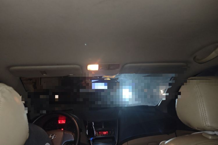 Used Hyundai Verna (older generation) 2010 Sedan 1.4L Manual Standard GL Model Headliner