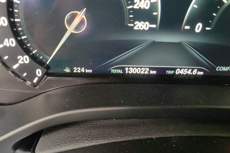 Used BMW X4 2019 xDrive25i M Sport Package Odometer Close Up