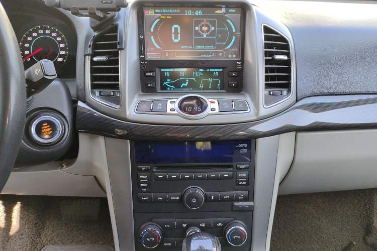 Used Chevrolet Captiva 2014 2.4L 4x4 Luxury Edition 5 Seats Audio And AC Panel