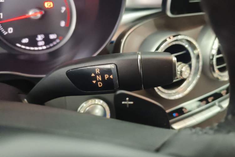 Used Mercedes-Benz GLC 2018 GLC 300 4MATIC Sport Edition Gear Lever