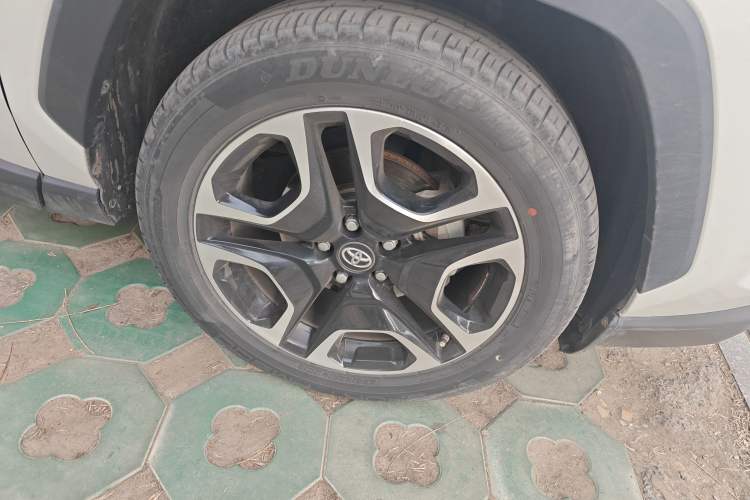 Used Toyota RAV4 2020 2.0L CVT Two-Wheel Drive Prestige Edition Right Front Wheel Hub