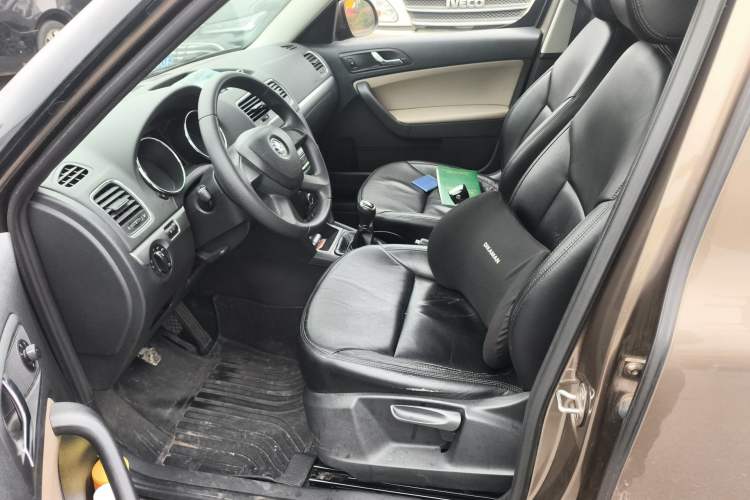 Used Skoda Yeti 2014 1.4TSI Manual Explore Edition Left Front Seat