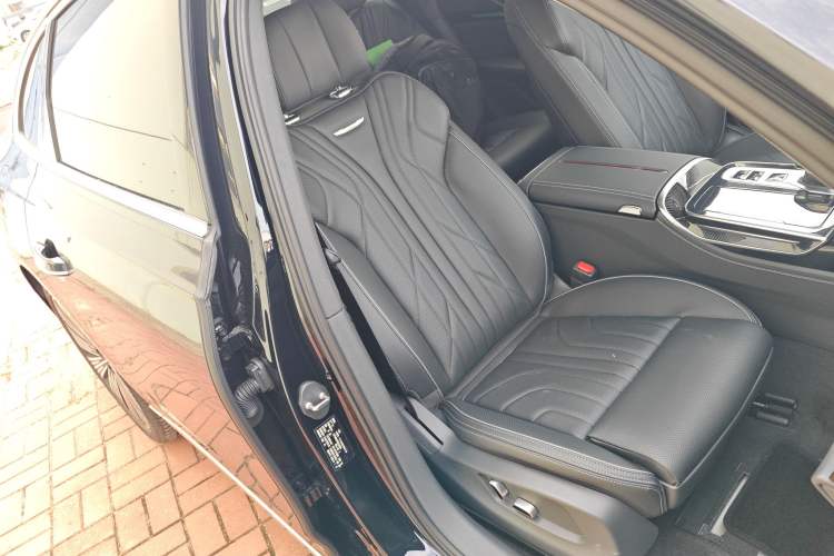 Used Hongqi H9 2025 2.0T Two-Wheel Drive Flagship Luxury Business Edition 5 Seats
