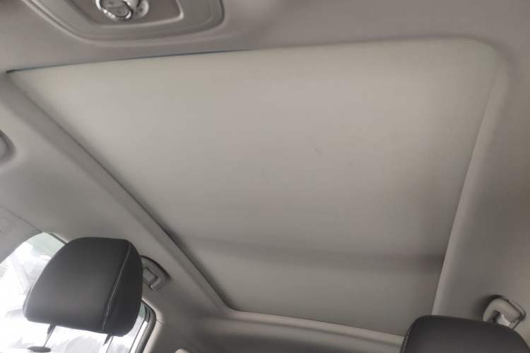 Used Roewe RX5 2016 30T Two-Wheel Drive Automatic Internet Smart Edition Headliner