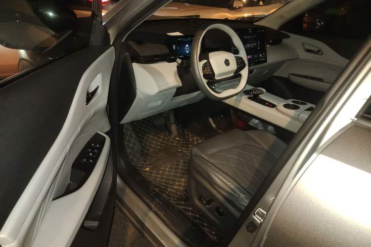 Used Changan UNI-Z New Energy 2024 Blue Whale Smart Electric iDD 125km Excellence Model
