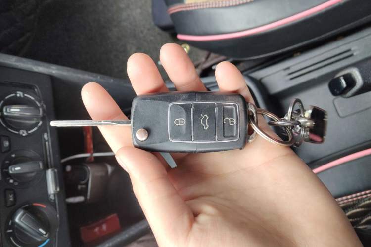 Used Volkswagen Santana 2015 1.6L Manual Fashion Edition