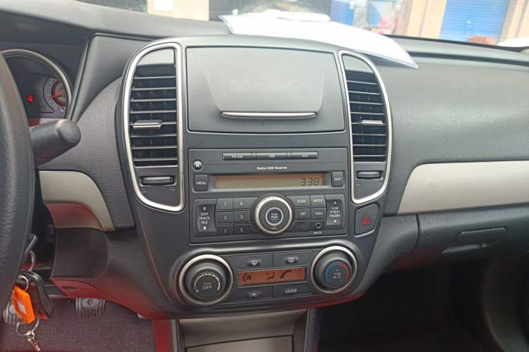 Used Nissan Sylphy 2016 Classic 1.6XE Manual Leading Edition Audio And AC Panel