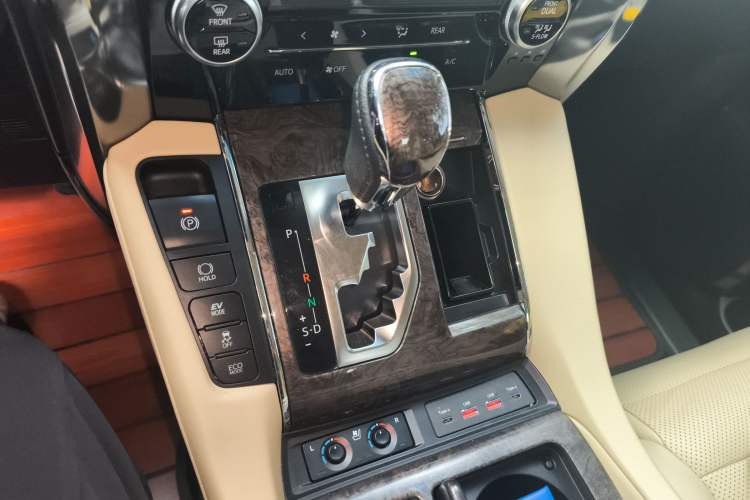 Used Toyota Vellfire 2019 Dual-Engine 2.5L HV Prestige Edition
