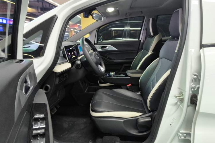 Used Geometry E Firefly 2022 401 km Linglong Tiger 4 Seats