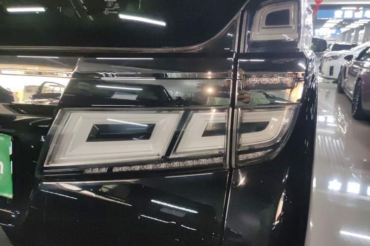 Used Toyota Vellfire 2021 Crown Dual-Engine 2.5L HV Prestige Edition