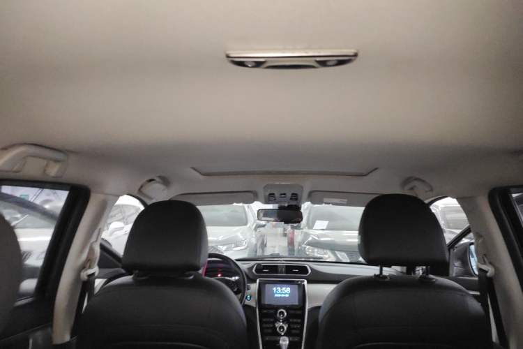 Used Haval H2 2016 Red-Label 1.5T Manual Two-Wheel Drive Luxury Model Headliner