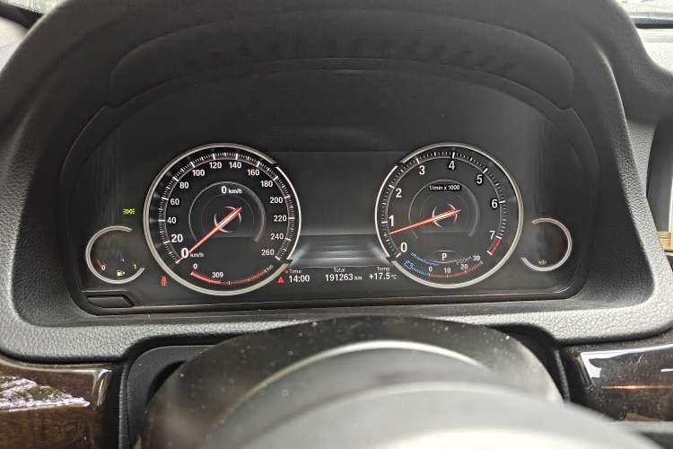 Used BMW 5 Series GT 2013 535i Leading Model
