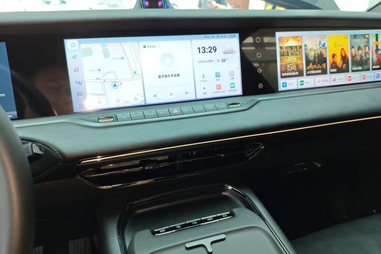 Used VOYAH FREE 2025 318 259 km All-Wheel-Drive Exploration Edition