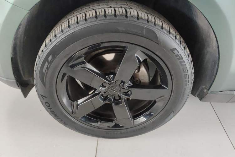 Used Audi Q5 2017 40 TFSI Ambition Edition Left Front Wheel Hub