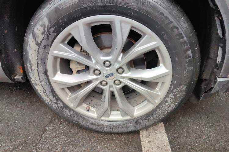 Used Ford Explorer 2020 EcoBoost 285 4x4 Trend Edition 7-Seater Right Front Wheel Hub