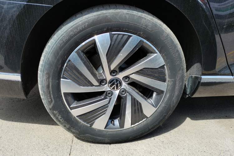 Used Volkswagen Magotan GTE Plug-in Hybrid 2020 GTE Luxury Model Right Rear Wheel Hub