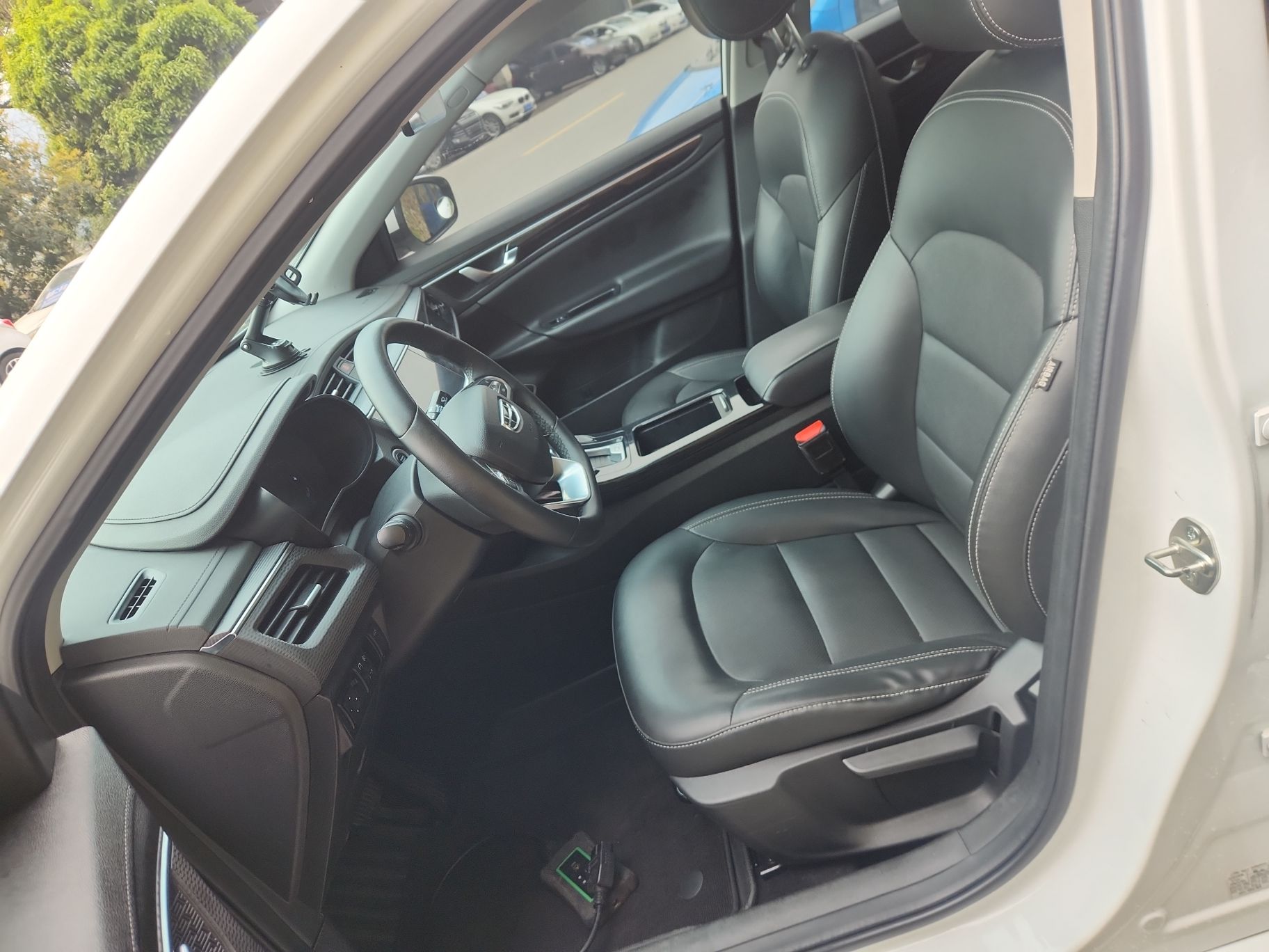 Переднее сиденье в автомобиле