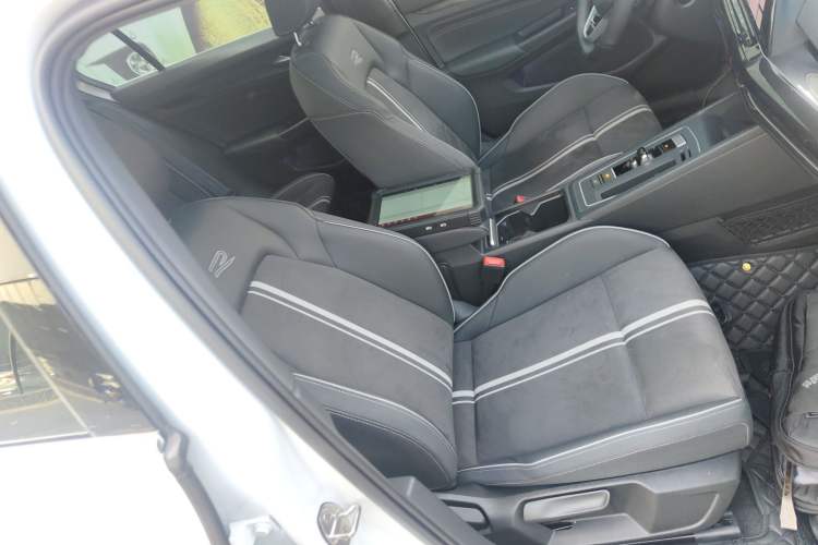 Used Volkswagen Golf 2023 Facelift 280TSI DSG R-Line Lite
