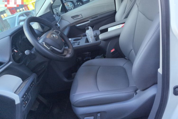 Used Toyota Sienna 2024 2.5L Hybrid Comfort Edition