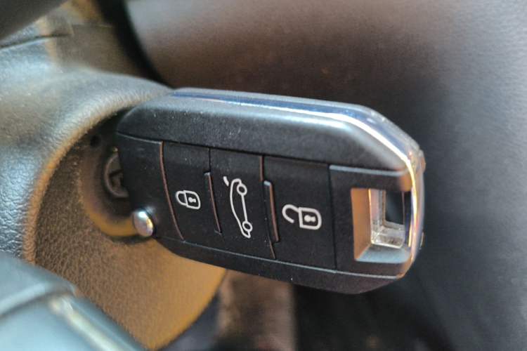 Used Peugeot 3008 2015 2.0L Automatic Classic Edition