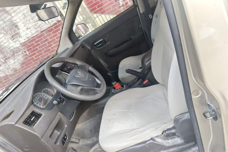 Used Wuling Rongguang V 2015 1.2L Standard Version
