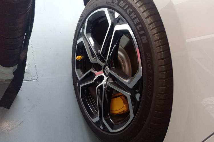 Used Xiaomi Auto SU7 2024 Four-Wheel Drive Ultra-Long Range Advanced Intelligent Driving Max Edition
