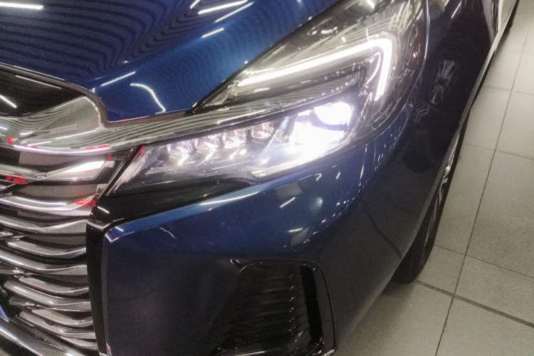 Used Buick GL8 2023 Facelifted Land Cruiser Executive Luxury Version
