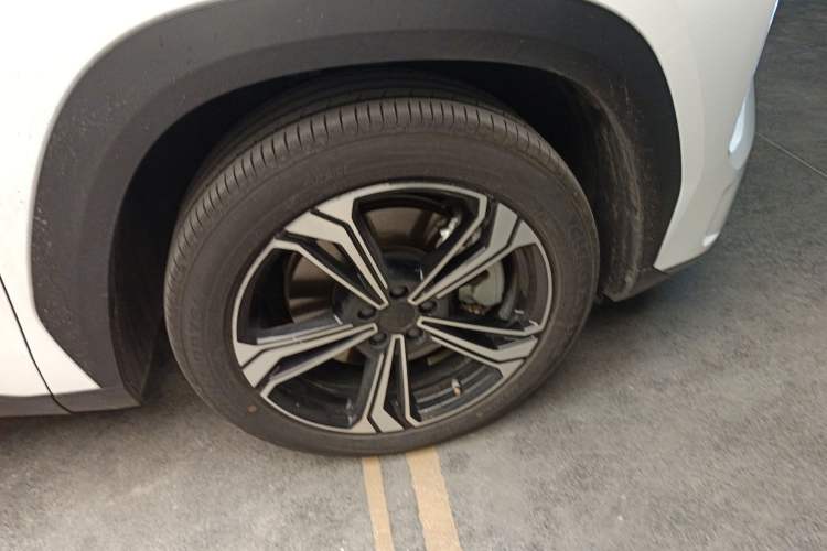 Used Geely Galaxy L7 2024 1.5T 115 km PLUS Dragon Edition Right Front Wheel Hub