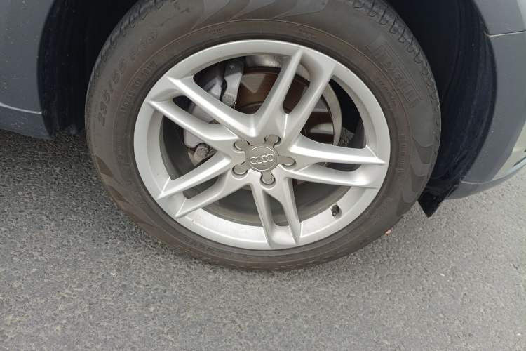 Used Audi Q5 2018 Collector's Edition 40 TFSI Technology Model Right Front Wheel Hub