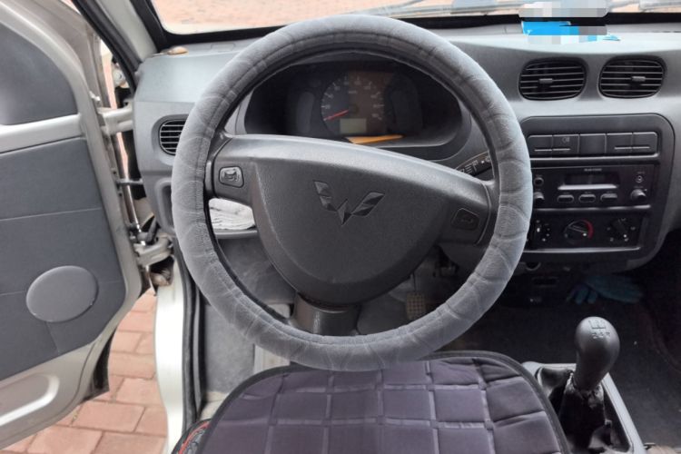 Used Wuling Zhiguang 2010 1.0L New Version Practical Short-Body L2Y Steering Wheel