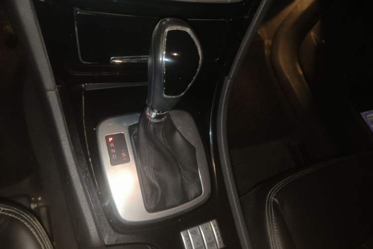 Used Ford Mondeo 2008 2.3L Luxury Sport Navigation Edition Gear Lever