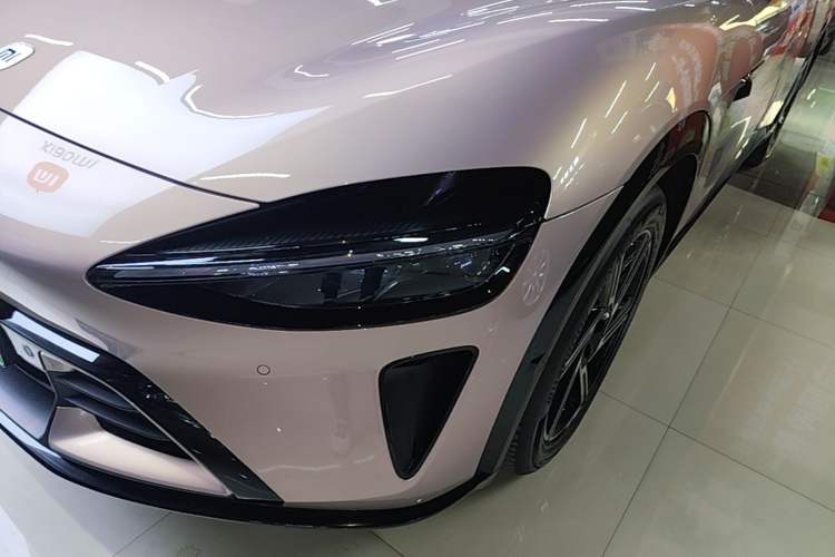 Used Xiaomi Auto YU7 2025 Ultra-Long Range Rear-Wheel Drive Version Left Front Headlight