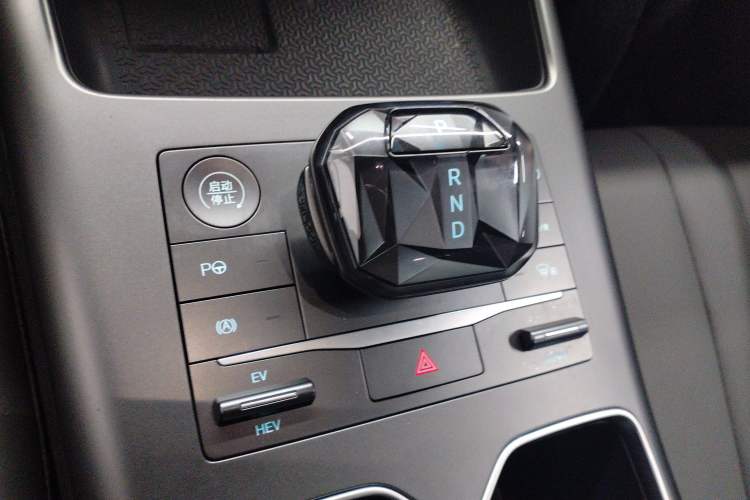 Used BYD Song Pro New Energy 2025 Second-Generation Intelligent Driving Version DM-i 115KM Excellence Edition Gear Lever