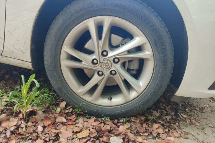 Used Buick Regal 2022 552T Smart Edition Right Front Wheel Hub