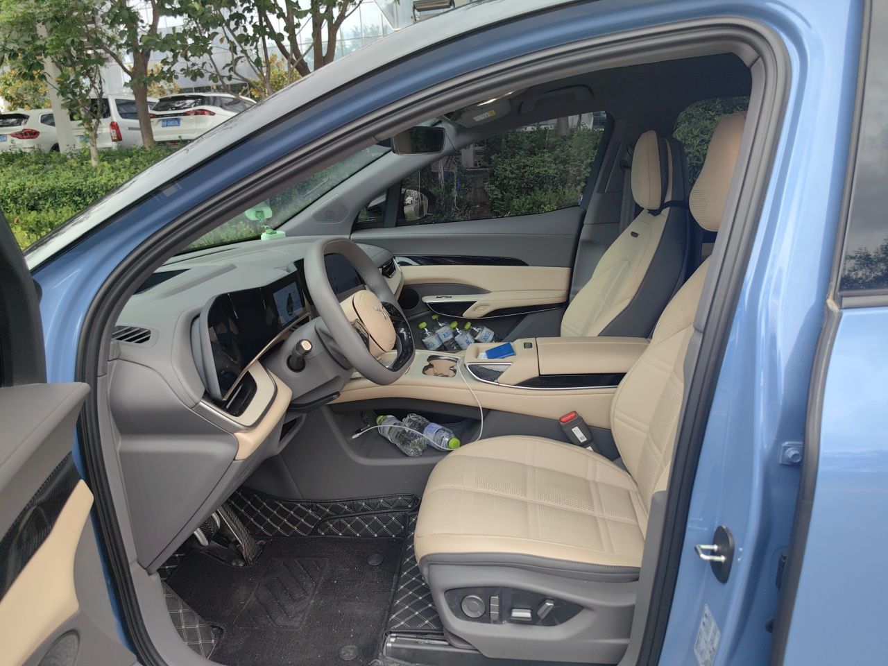 Hongqi Tiangong 08 2025 565 All-Wheel-Drive Pioneer Edition — снимка 15