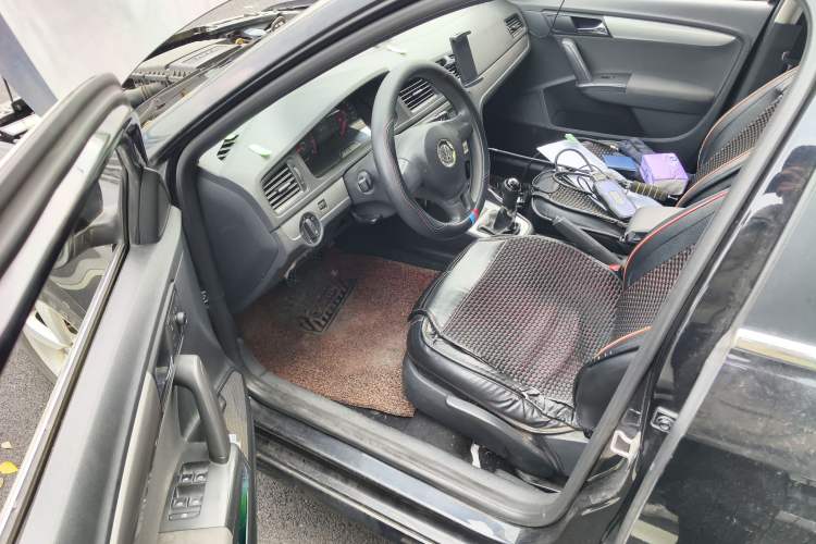 Used Volkswagen Lavida 2013 Revised Classic 1.6L Manual Fashion Edition