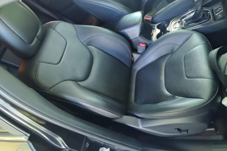 Used Jeep Cherokee 2019 2.0T Two-Wheel Drive Smart Enjoyment Version China V