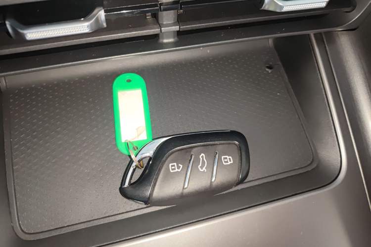 Used Roewe D5X DMH 2024 135 Tech Edition
