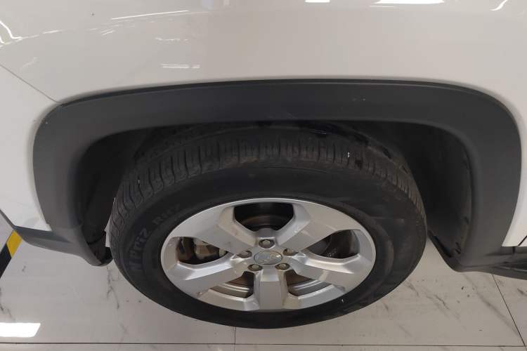 Used Jeep Compass 2017 200T Automatic Family Edition Left Front Wheel Hub